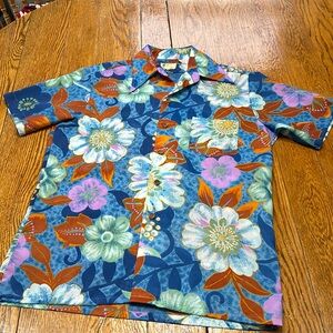 Vintage Palm Tree of Branford Hawaiian floral men’s shirt. Size Medium.